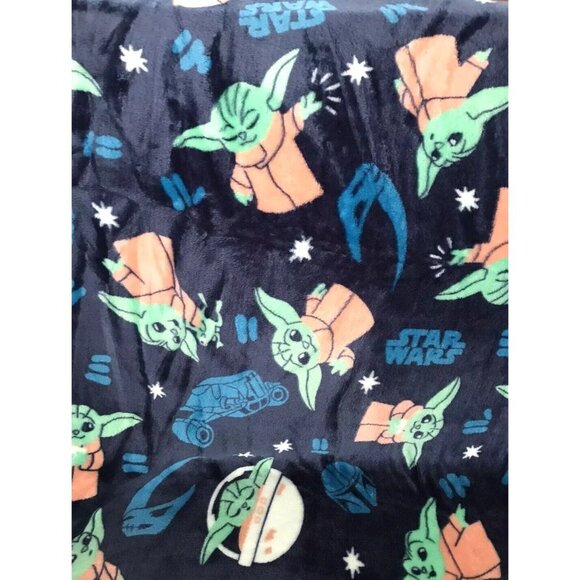 The Big One Star Wars Baby Yoda Blanket Supersoft Oversized Plush 5'x6' - Picture 4 of 5